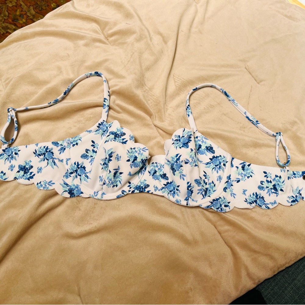 Victoria’s Secret swim top blu/white floral scalloped top & sides adjustable 32c - Picture 7 of 11